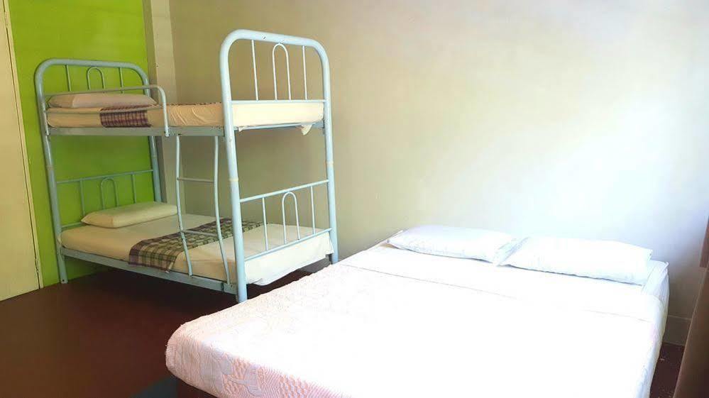 Jesselton Cabin Kota Kinabalu Exterior photo
